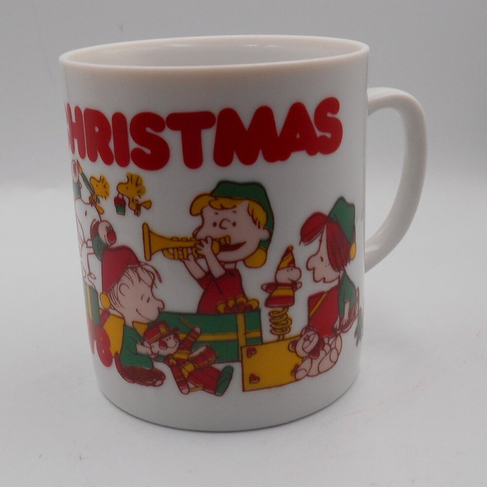 VINTAGE PEANUTS MERRY CHRISTMAS COFFEE TEA MUG CUP COLLECTIBLE CIRCA 1978